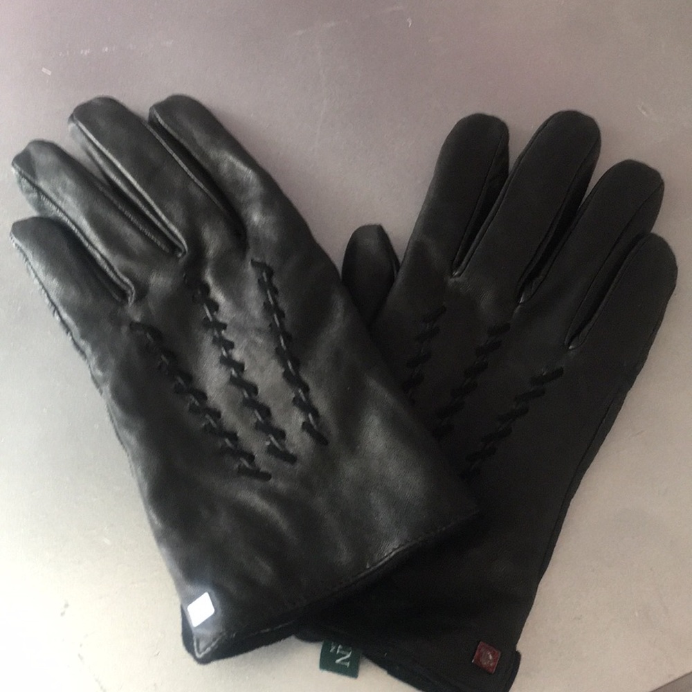 Leather gloves
